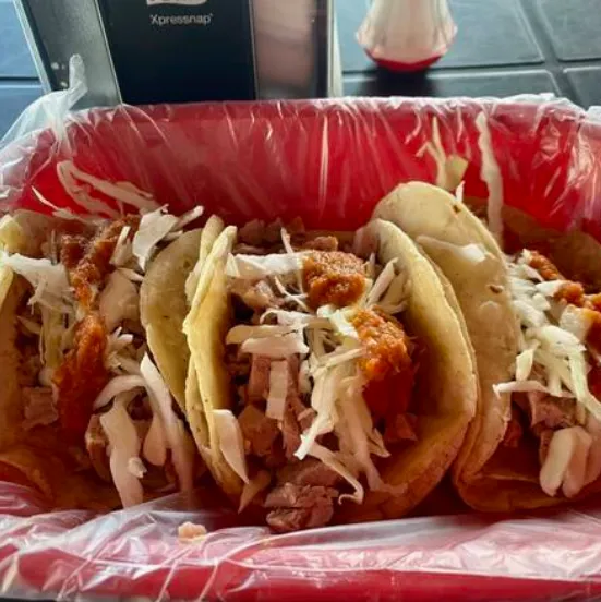 Taco blando carnitas