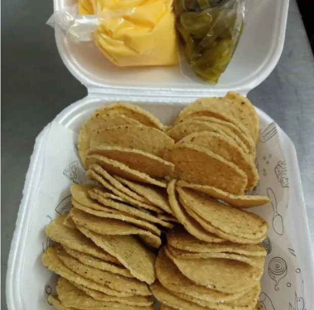 Nachos con Queso y Jalapeño
