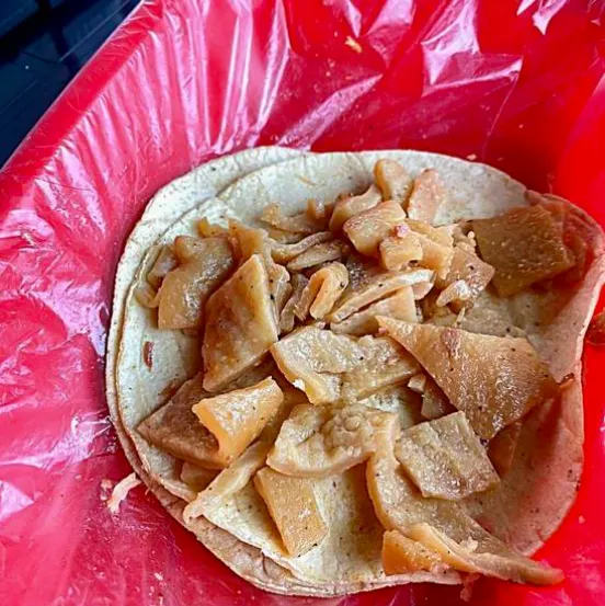 Taco blando de cueritos