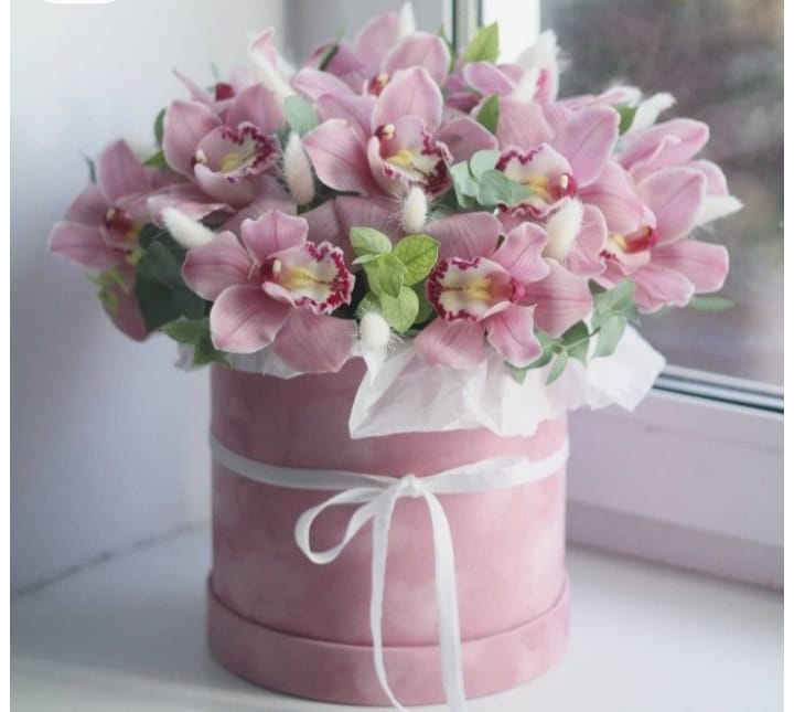 Caja mediana con orquídeas