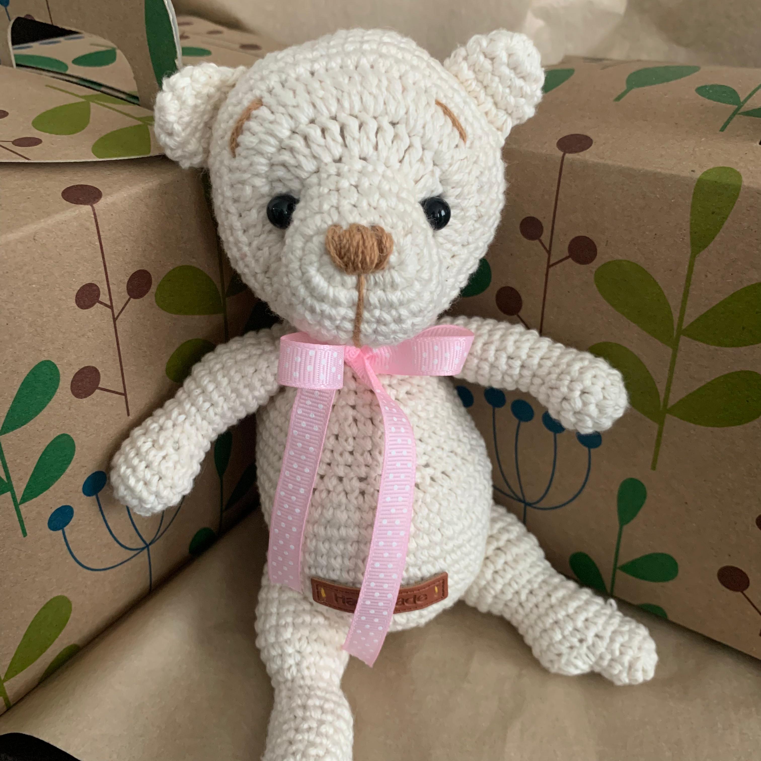 Osito amigurumi beige de 18 cm.